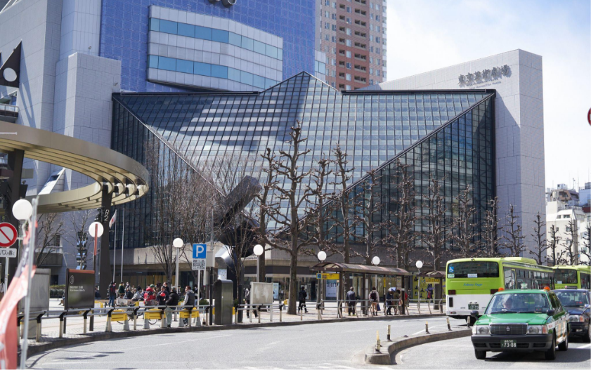 東京芸術劇場開館