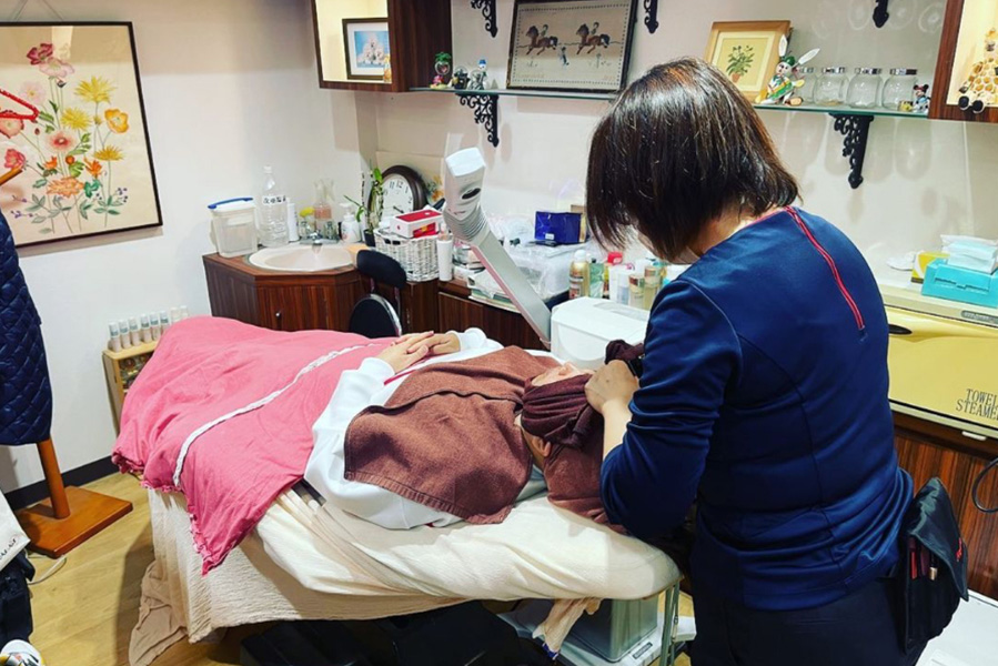 京や化粧品店